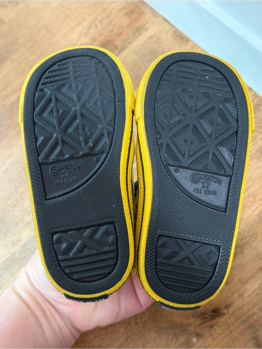 Converse Chinatown MarketSneakers- size 6 toddler- video in listing